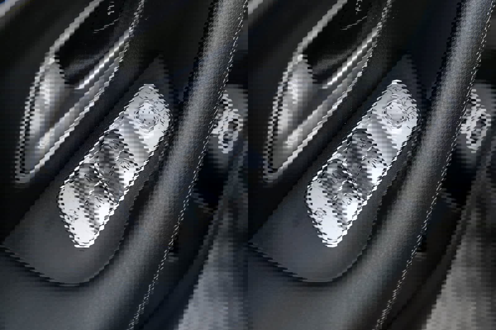 Used 2025 Mercedes-Benz GLE 450e 4MATIC w/ Driver Assistance Package image 25