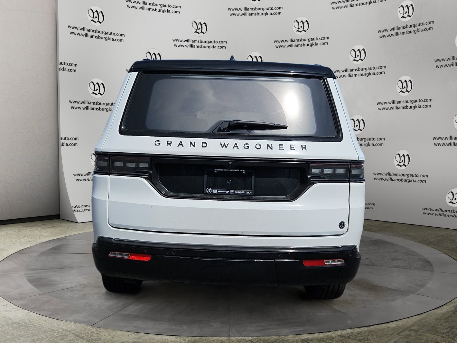 Used 2024 Jeep Grand Wagoneer Series III w/ Quick Order Packagew 28T image 4