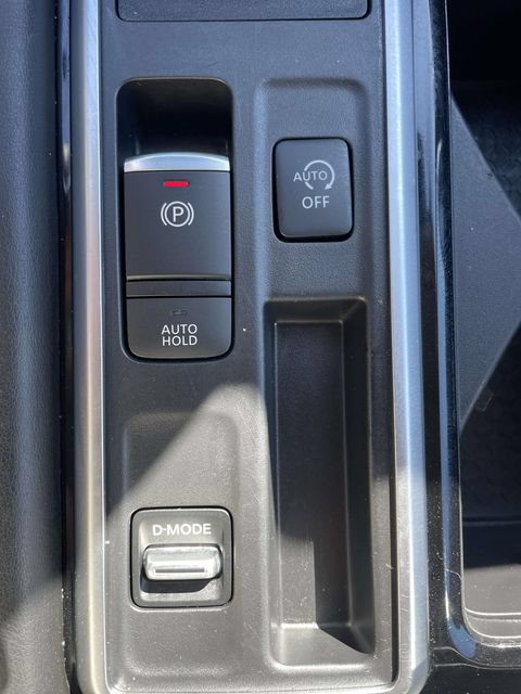 Used 2025 Nissan Pathfinder SV FWD image 40