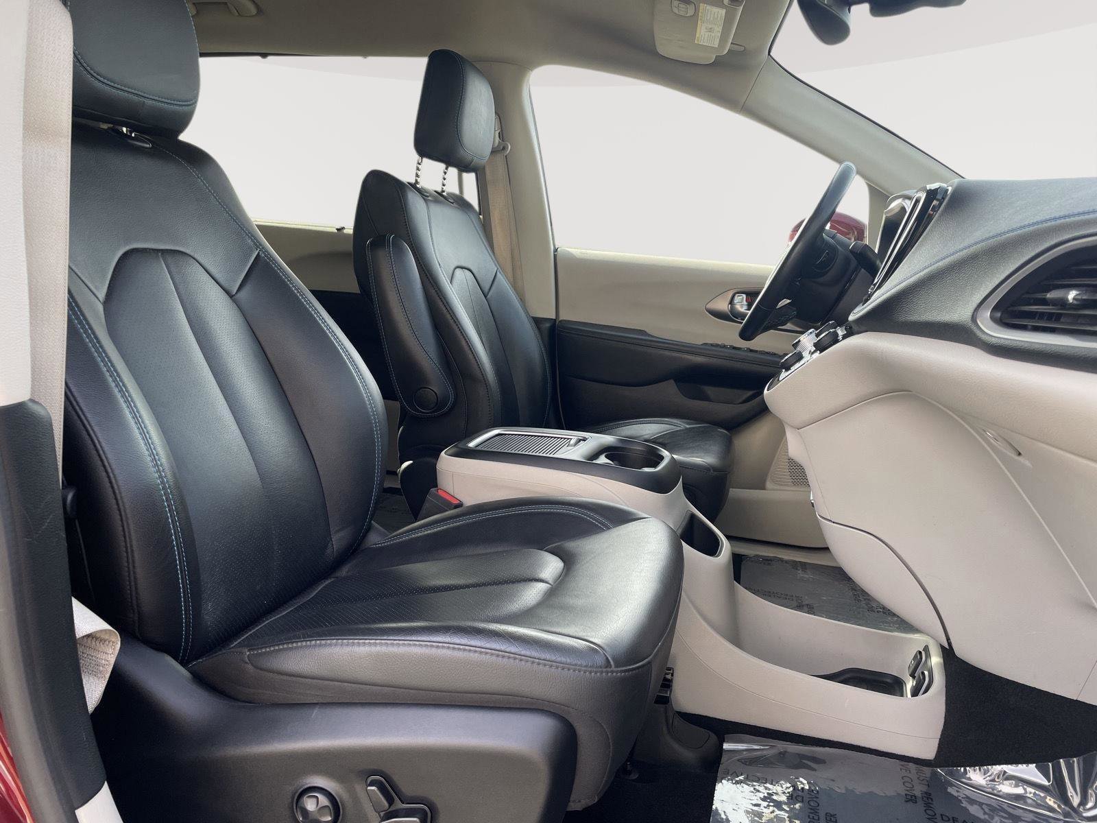 Used 2021 Chrysler Pacifica Touring-L w/ Premium & Safety Sphere Group image 9