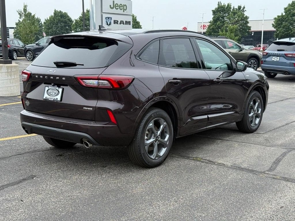 Used 2023 Ford Escape ST-Line w/ Tech Pack #1 AWD/4WD image 3