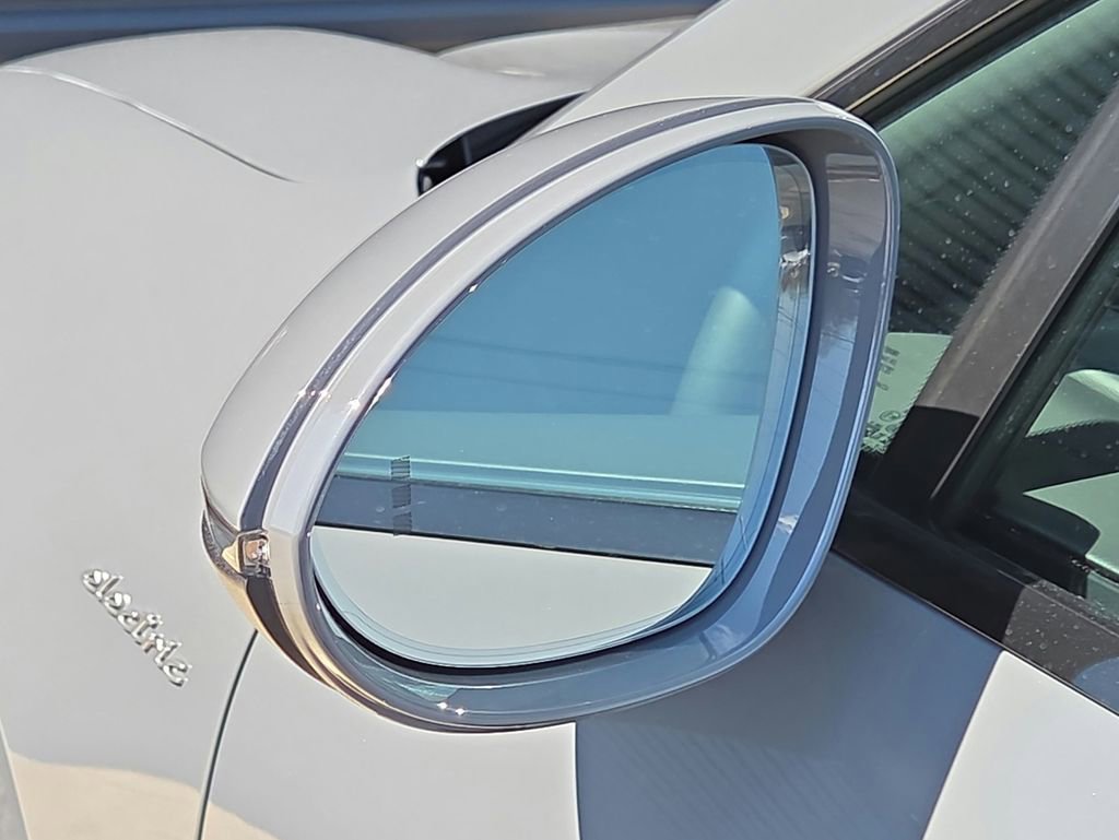 Certified 2025 Porsche Macan 4S Electric image 29