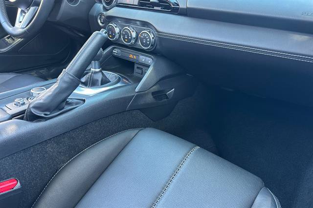 Used 2022 MAZDA MX-5 Miata RF Grand Touring RWD image 14