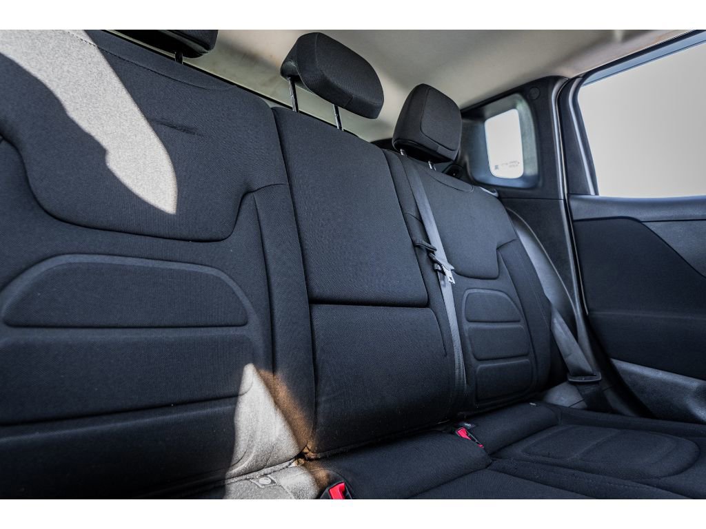 Used 2018 Jeep Renegade Latitude w/ Popular Equipment Group image 27