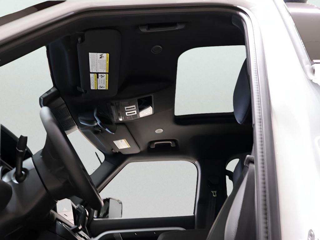 New 2025 Land Rover Defender 110 S image 32