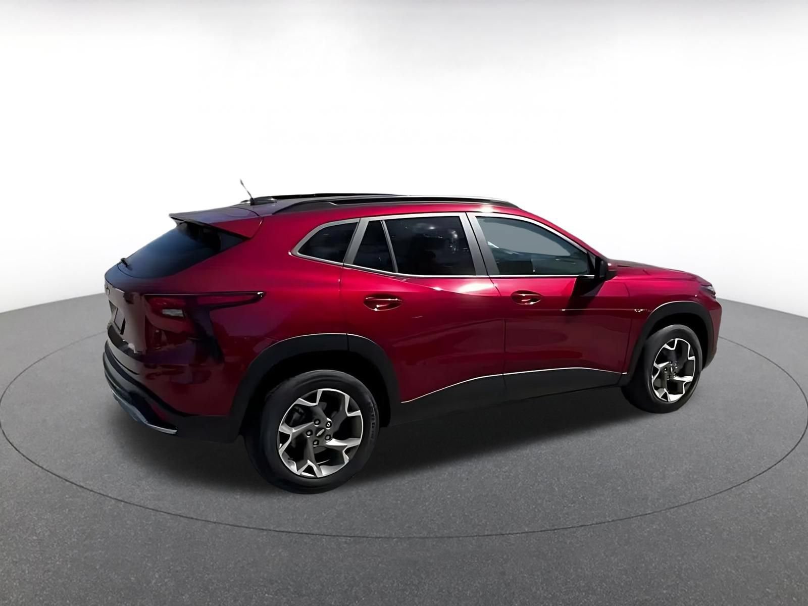 Used 2025 Chevrolet Trax LT w/ LT Convenience Package FWD image 12