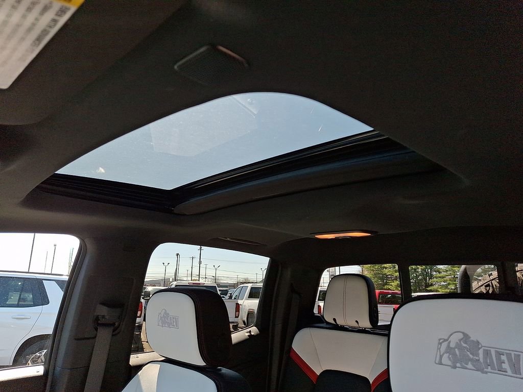 Certified 2024 GMC Canyon AT4X w/ AT4X AEV Edition image 17