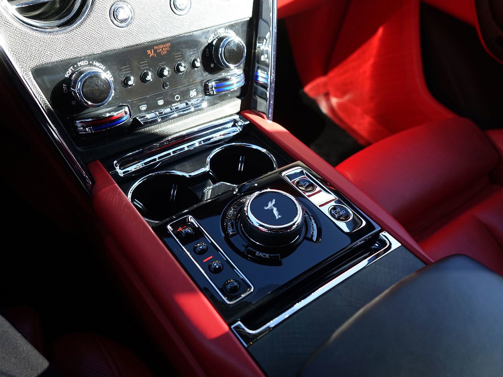 Used 2022 Rolls-Royce Cullinan w/ Cullinan Package image 11