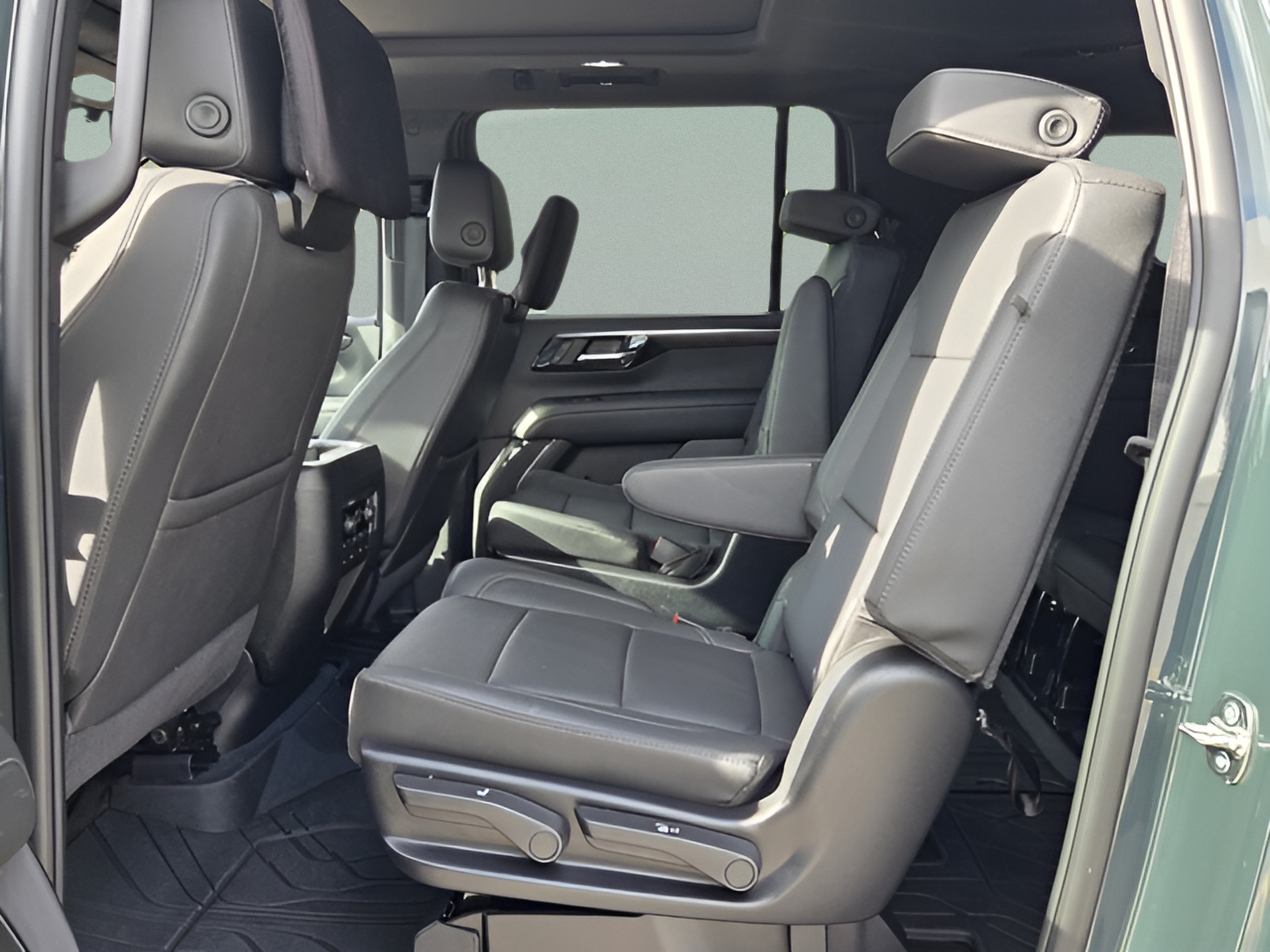 Used 2026 Chevrolet Suburban Z71 AWD/4WD image 10