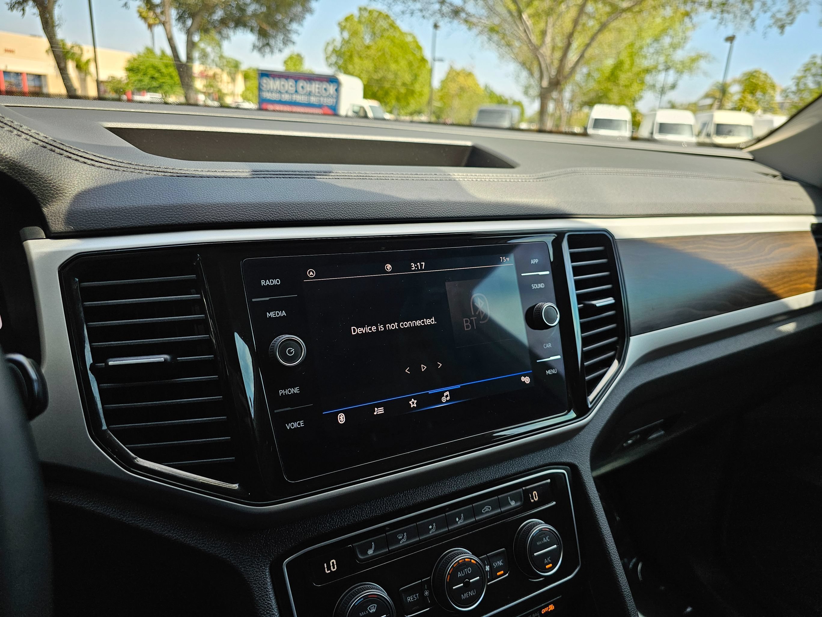 Used 2023 Volkswagen Atlas SE FWD image 33