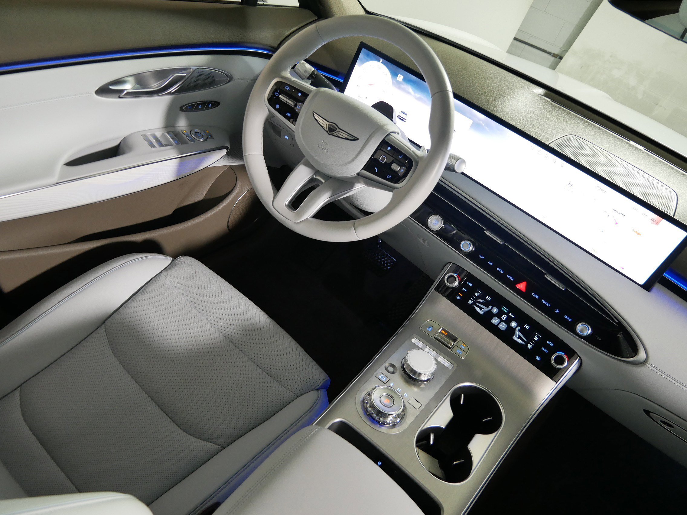 Used 2026 Genesis GV70 2.5T Advanced image 9
