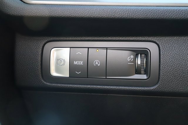 Used 2025 Chevrolet Traverse LT image 37