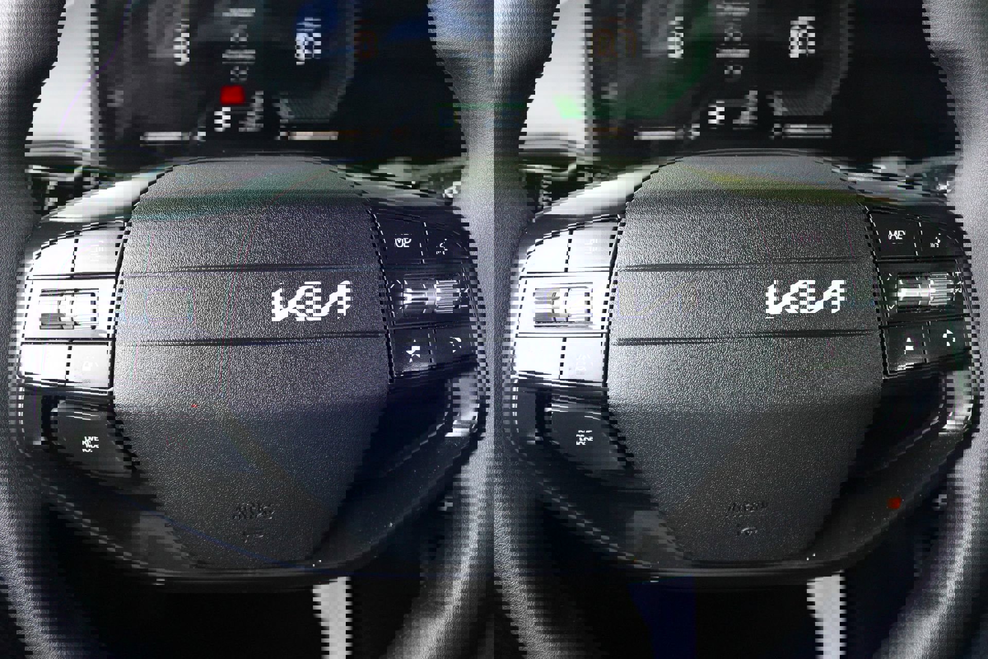 Used 2025 Kia K4 LXS image 24