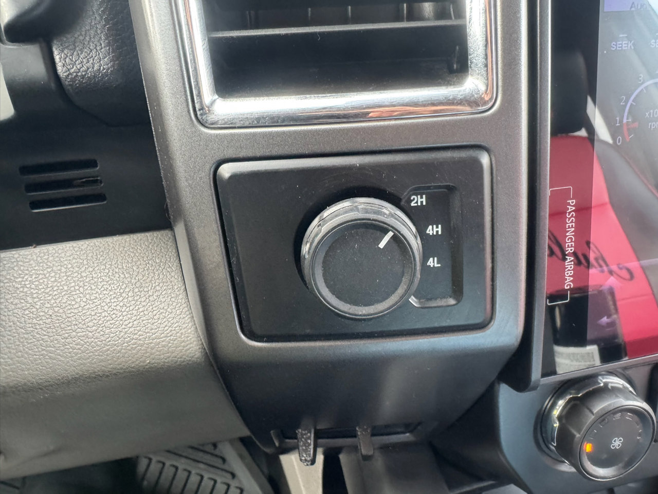 Used 2015 Ford F150 XLT image 34