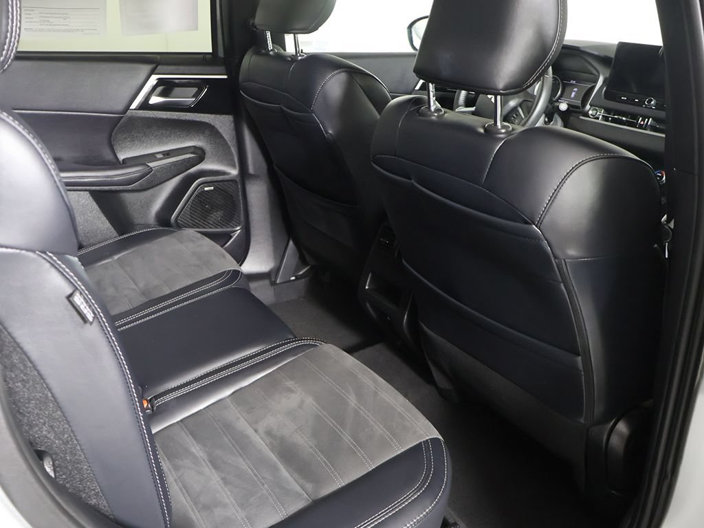 Used 2025 Mitsubishi Outlander SE FWD image 30