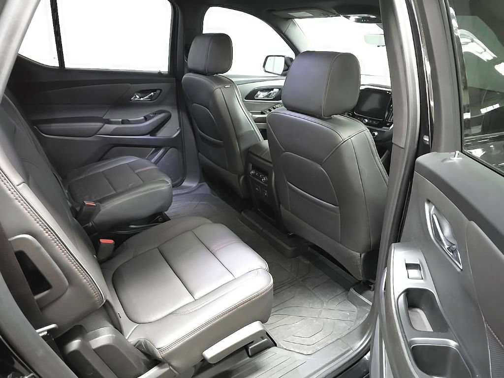 Used 2023 Chevrolet Traverse RS image 17