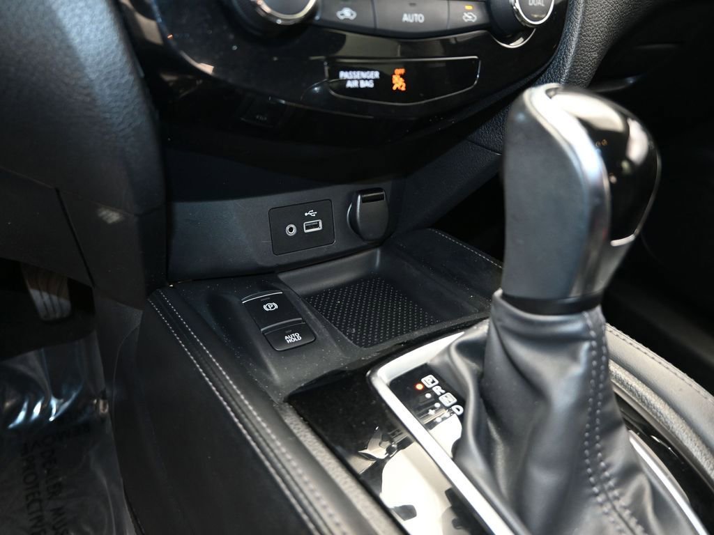 Used 2020 Nissan Rogue SL w/ Premium Package image 24