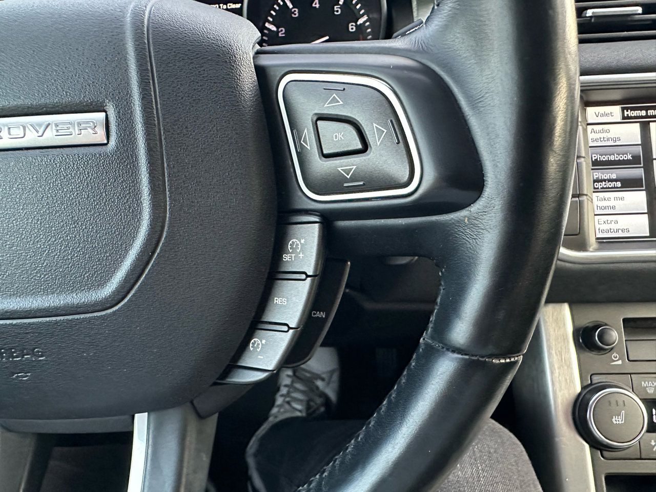 Used 2014 Land Rover Range Rover Evoque Pure image 40