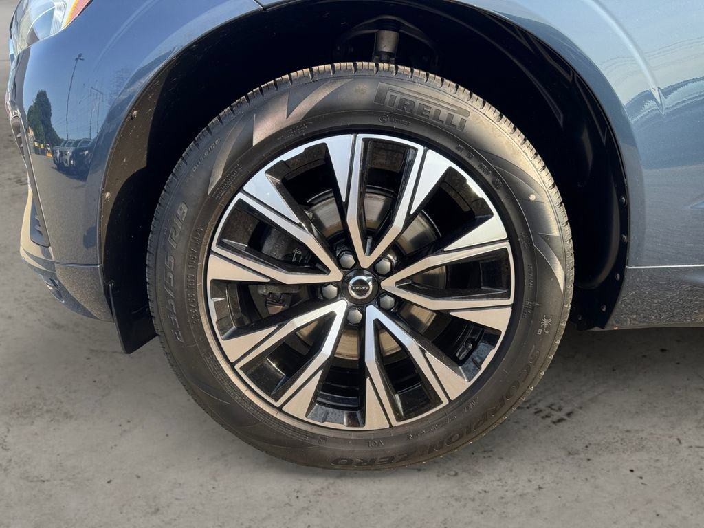 Certified 2023 Volvo XC60 B5 Core w/ Climate Package AWD/4WD image 9