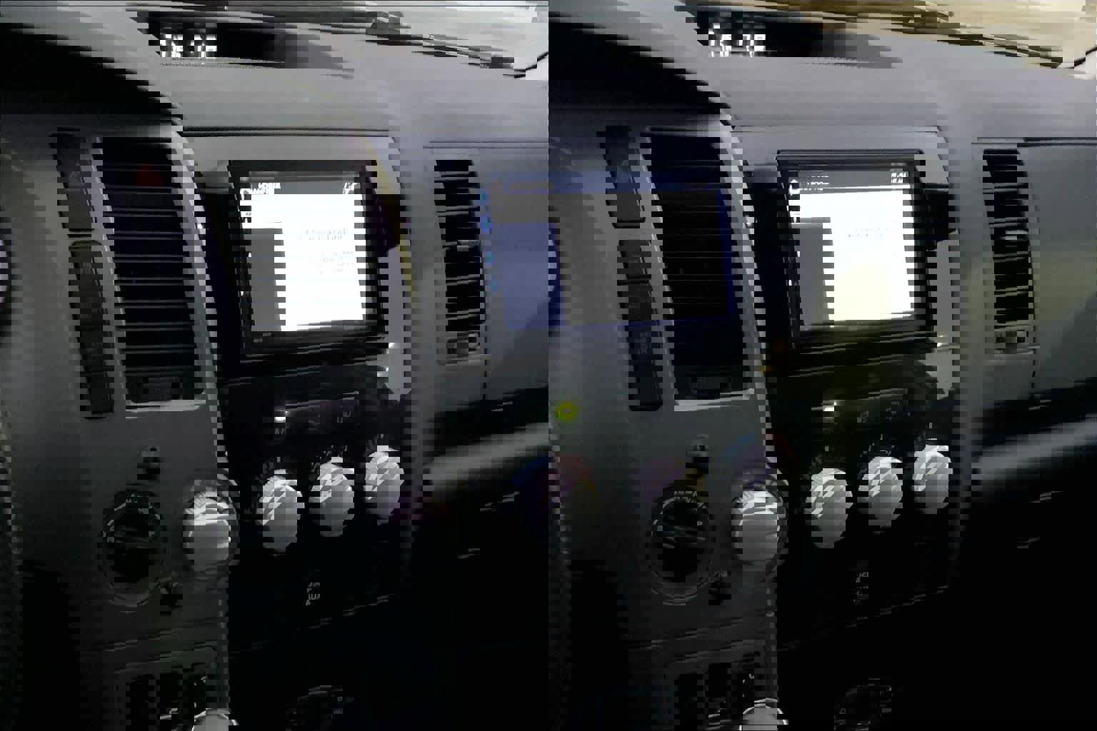 Used 2013 Toyota Tundra 4x4 CrewMax image 6