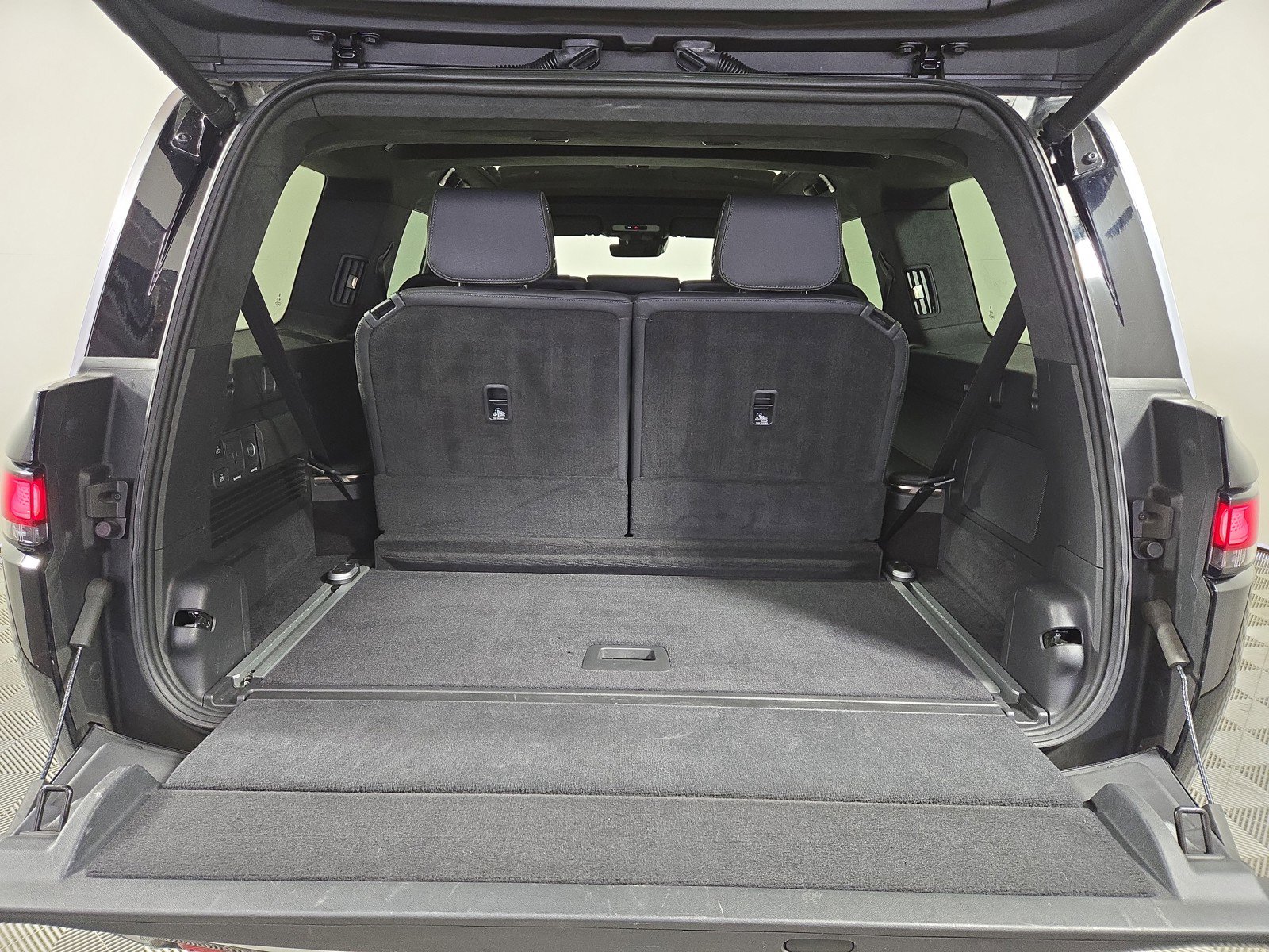 Used 2024 Rivian R1S Adventure image 15