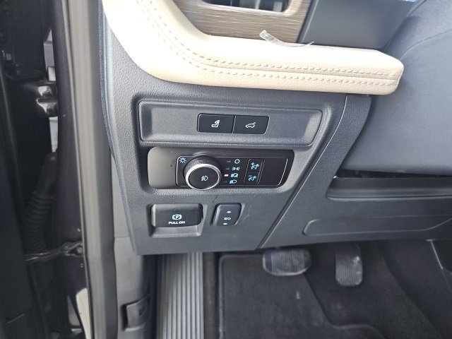 Used 2023 Ford Expedition Limited image 24