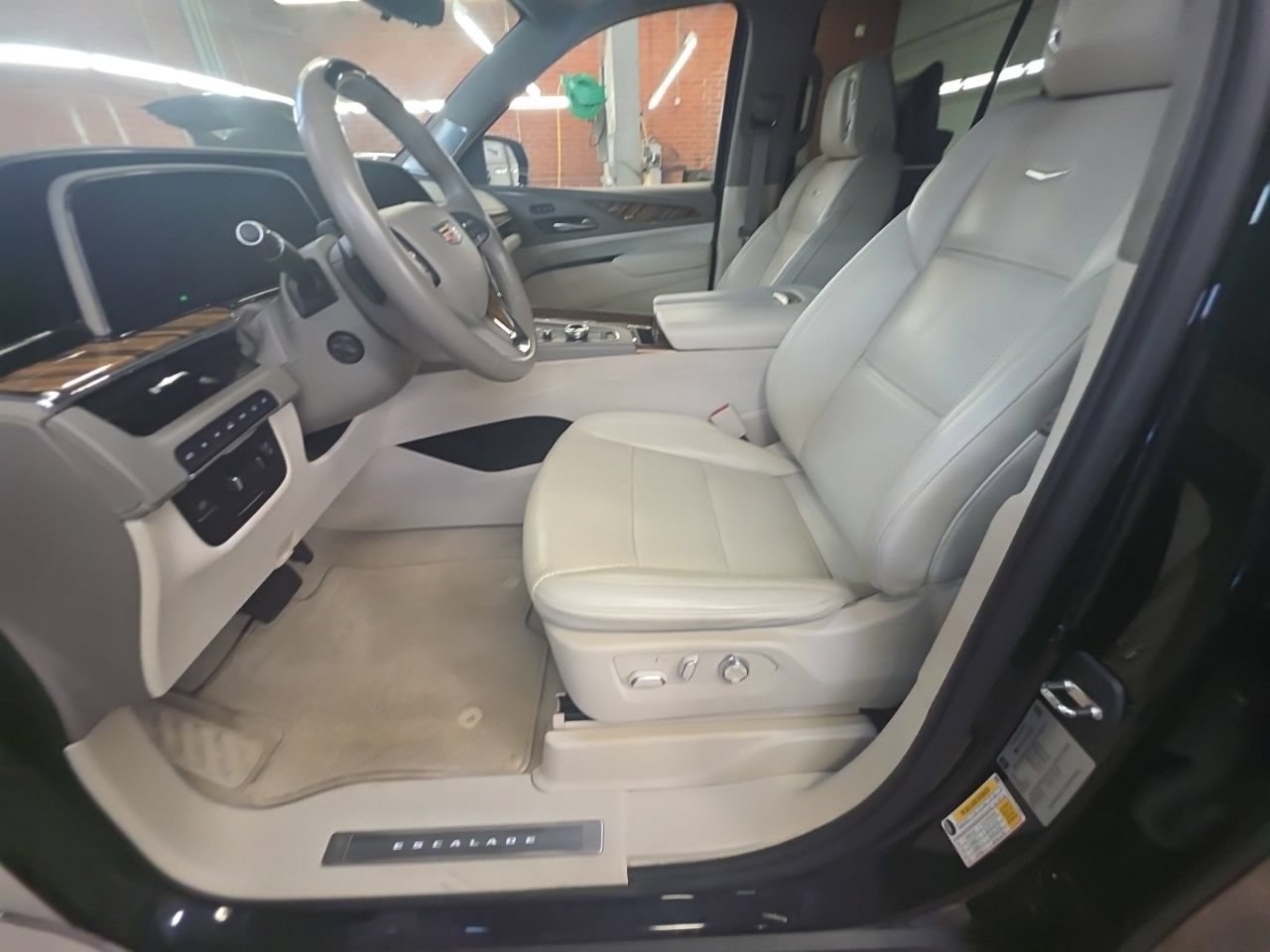 Used 2023 Cadillac Escalade Sport Platinum AWD/4WD image 10