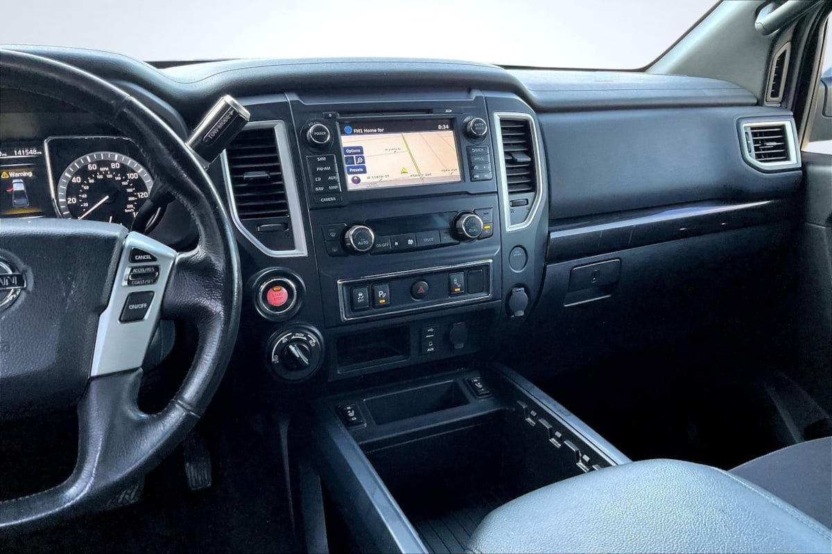 Used 2018 Nissan Titan SV w/ SV Convenience Package AWD/4WD image 6