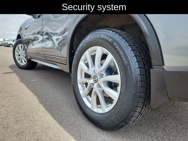Used 2018 Nissan Rogue SV AWD/4WD image 18