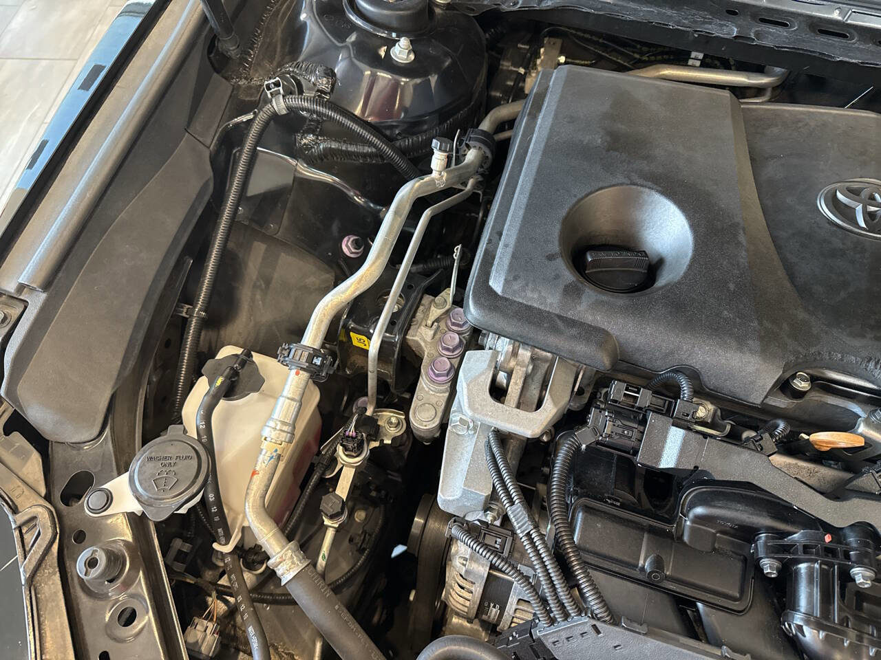 Used 2020 Toyota Camry SE w/ Phone Cable & Charge Package image 44