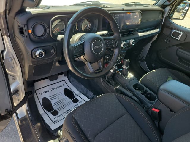Used 2024 Jeep Gladiator Mojave w/ Technology Group AWD/4WD image 15