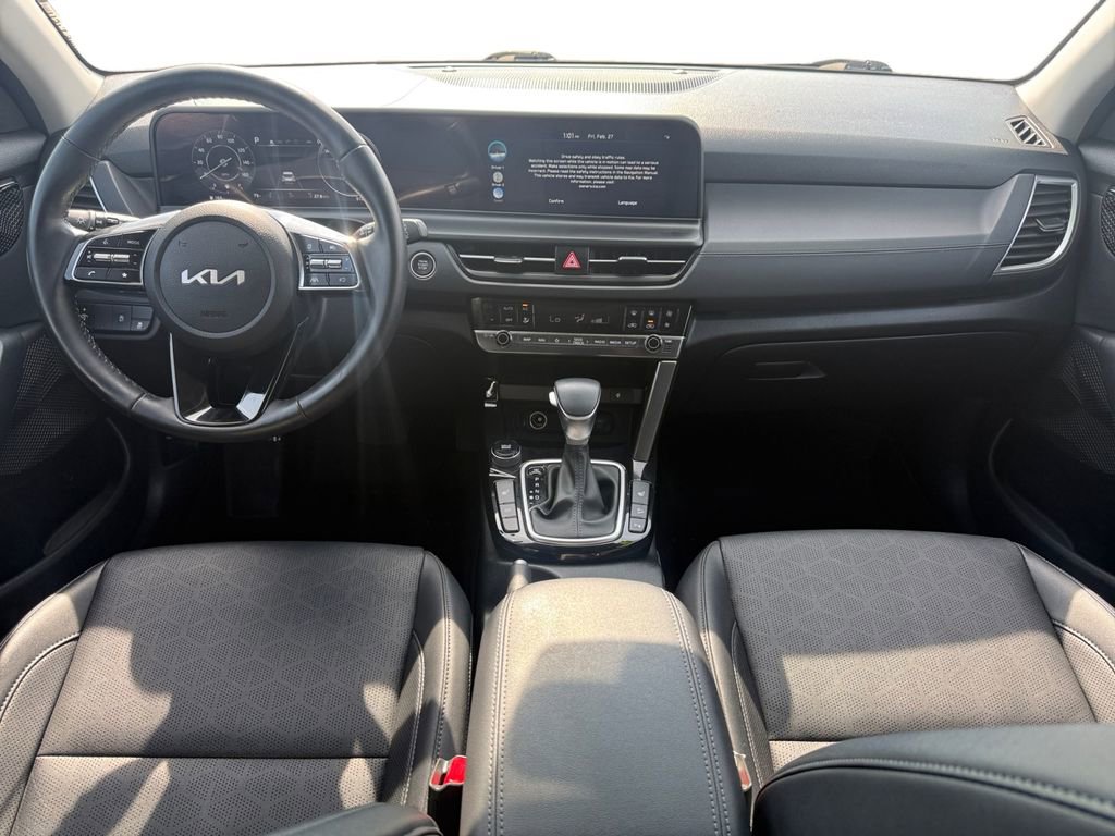 Used 2025 Kia Seltos EX w/ EX Sunroof Package image 12