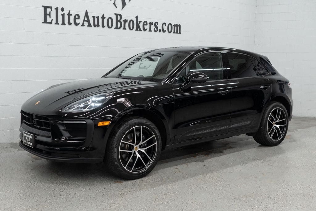 Used 2023 Porsche Macan AWD/4WD image 35