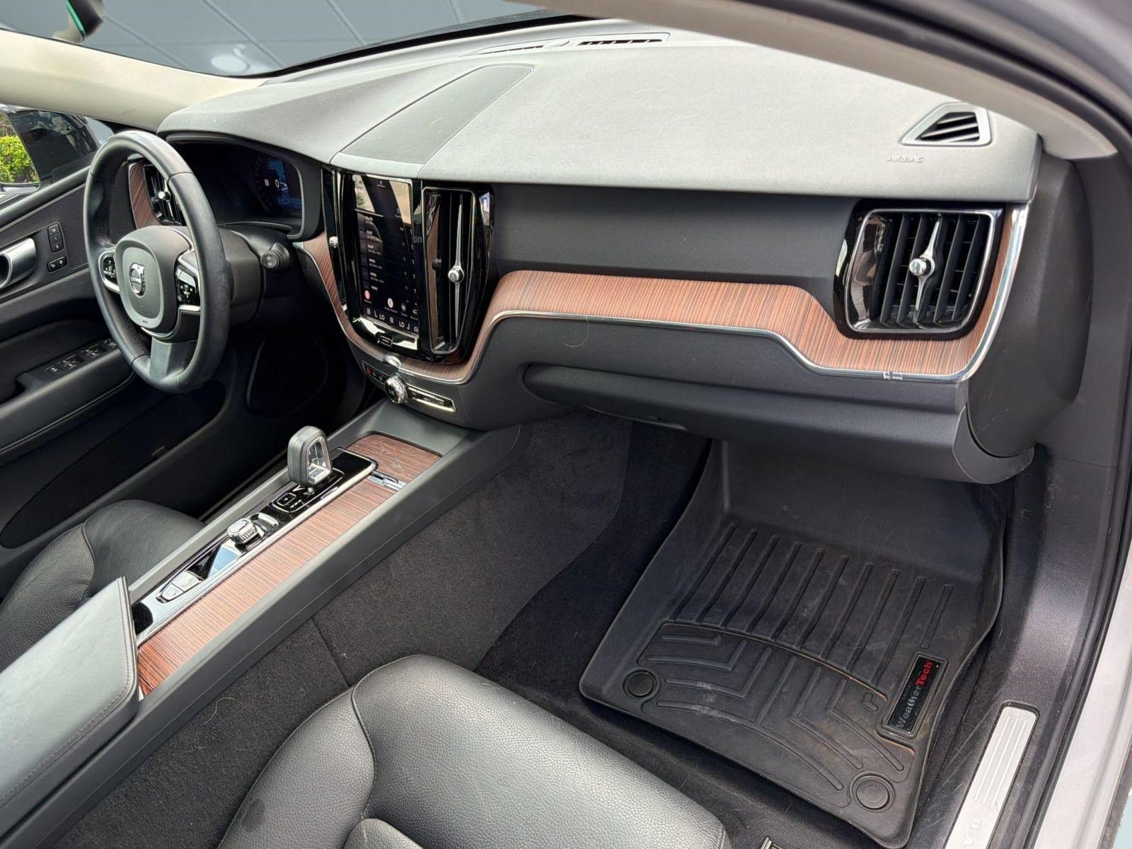 Certified 2024 Volvo XC60 B5 Plus AWD/4WD image 31