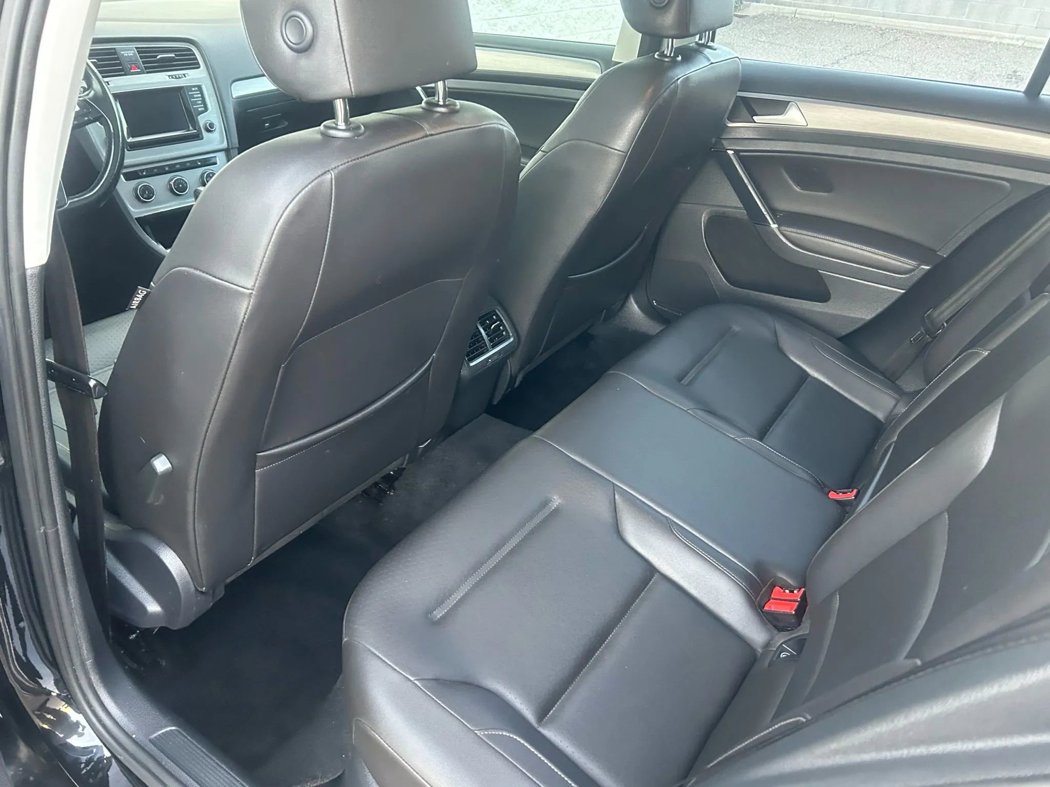 Used 2015 Volkswagen Golf TDI SE image 20