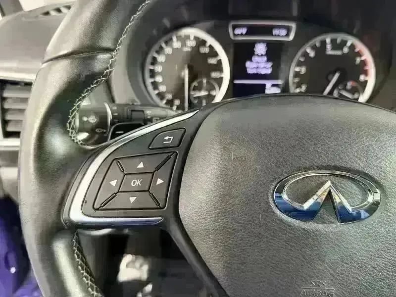 Used 2017 INFINITI QX30 FWD image 28