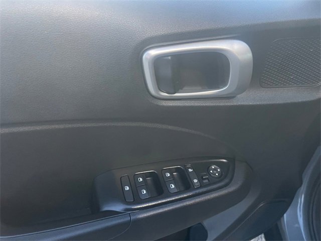 Used 2020 Hyundai Venue SEL image 11