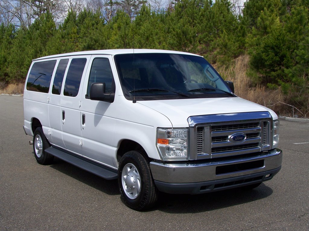 Used 2011 Ford E-350 and Econoline 350 XLT RWD image 4
