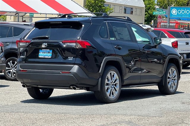Used 2025 Toyota RAV4 XLE Premium image 5