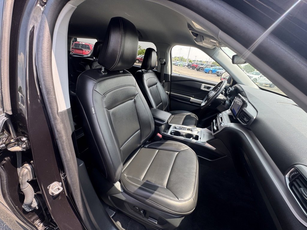 Used 2023 Ford Explorer XLT w/ Equipment Group 202A image 22