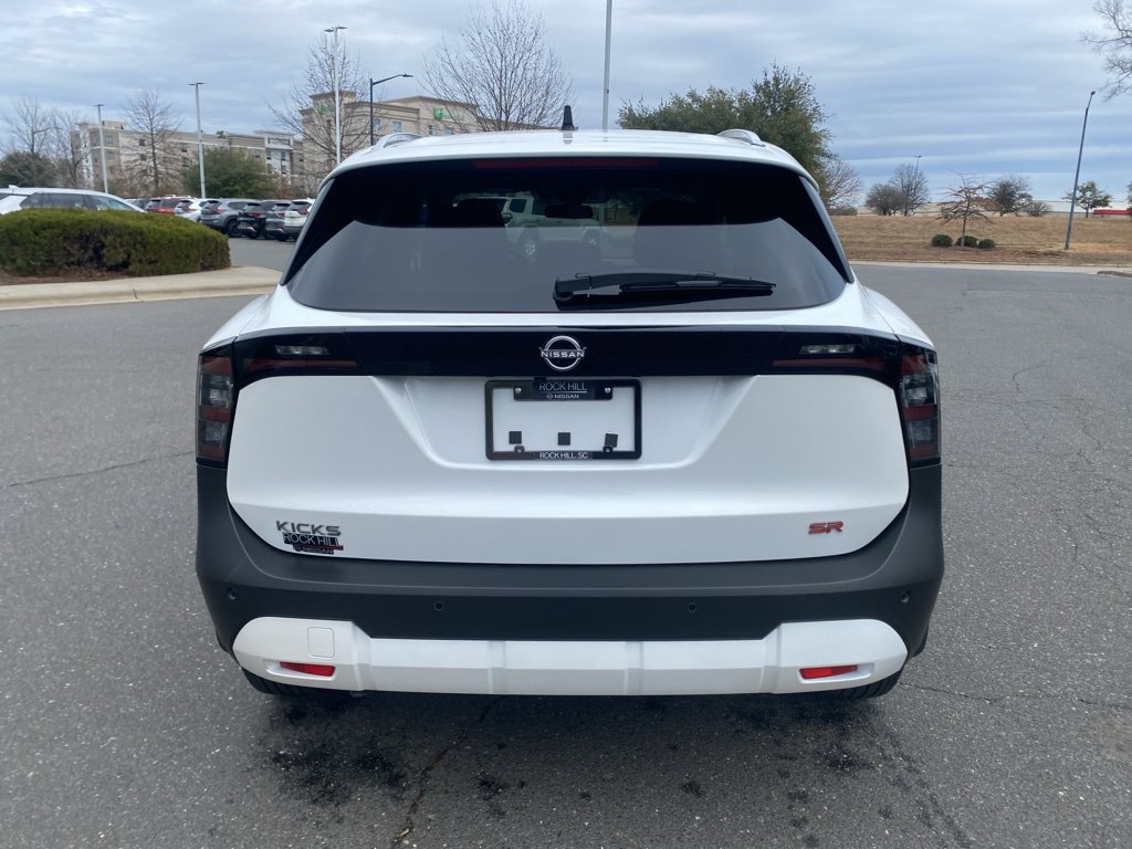 New 2026 Nissan Kicks SR w/ SR Premium Package FWD image 5