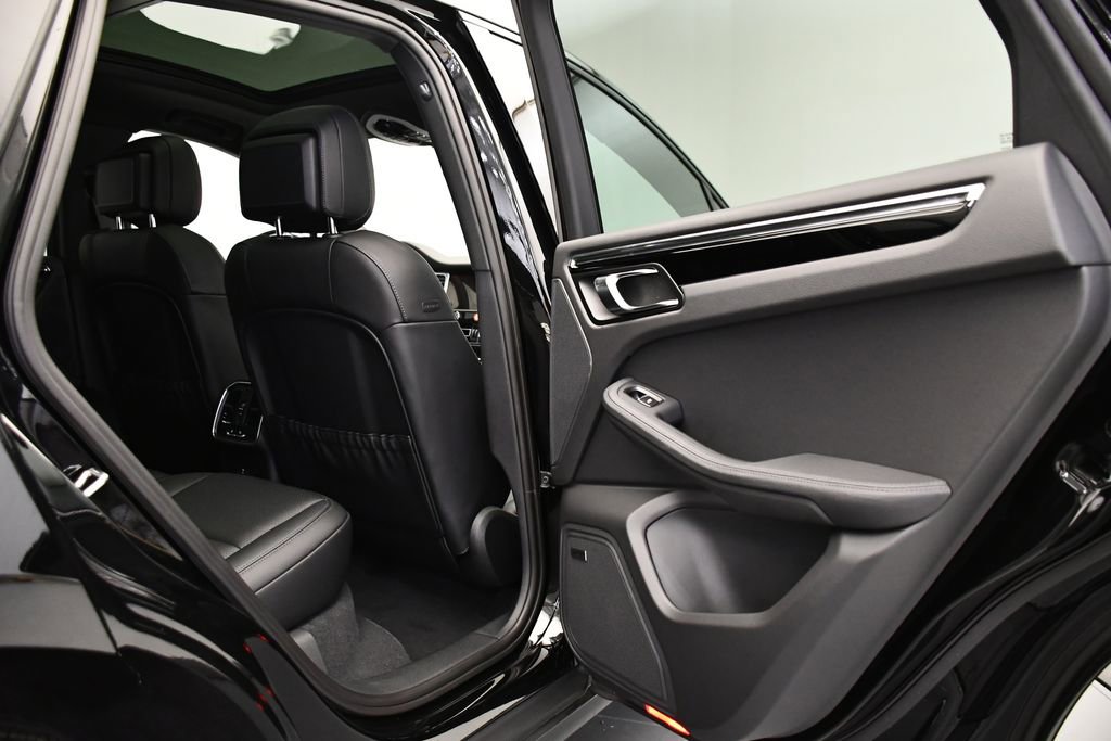 Certified 2025 Porsche Macan Turbo AWD/4WD image 52
