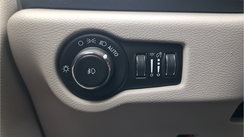 Used 2023 Chrysler Pacifica Limited FWD image 23