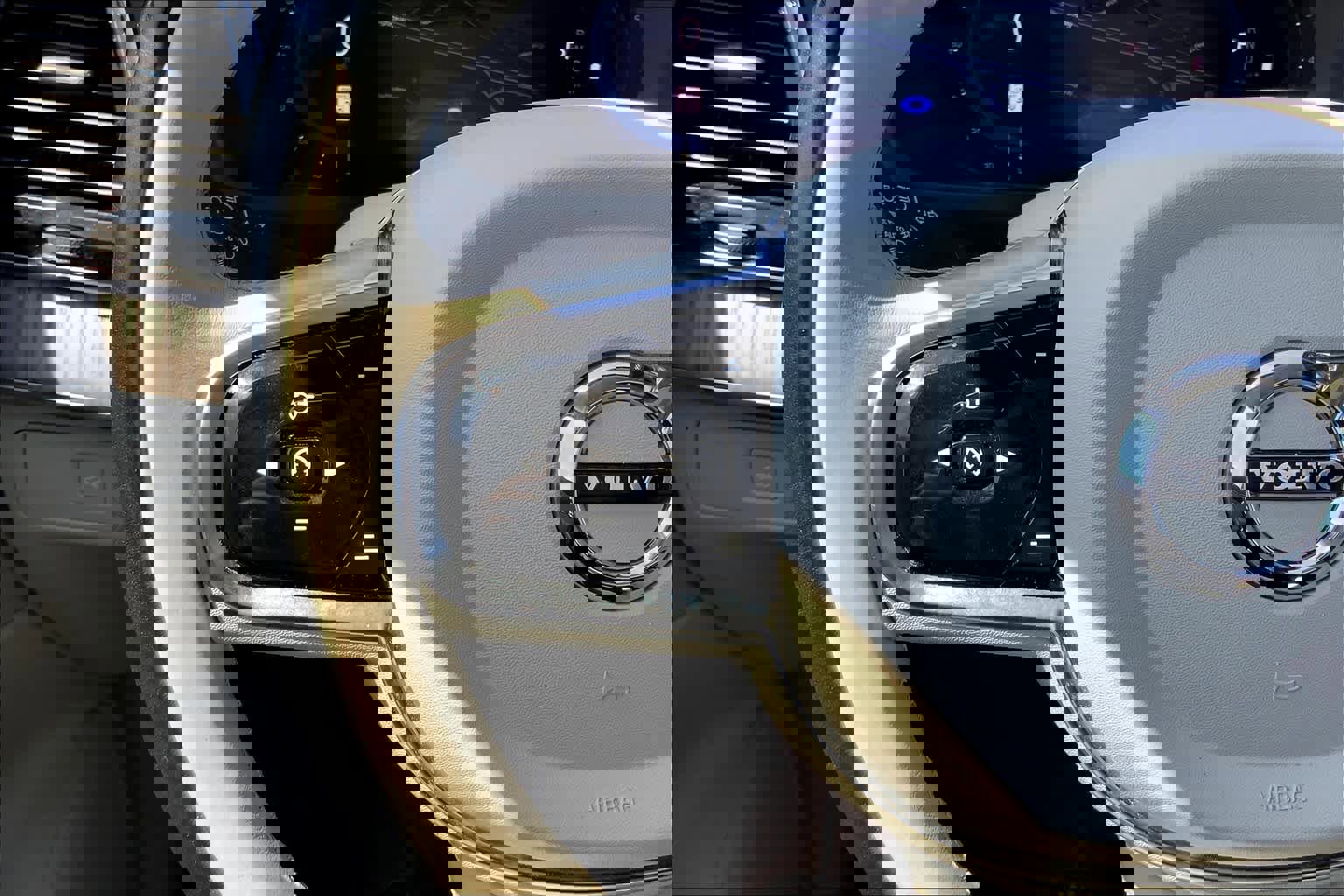 Certified 2023 Volvo XC90 B6 Plus w/ Protection Package image 22