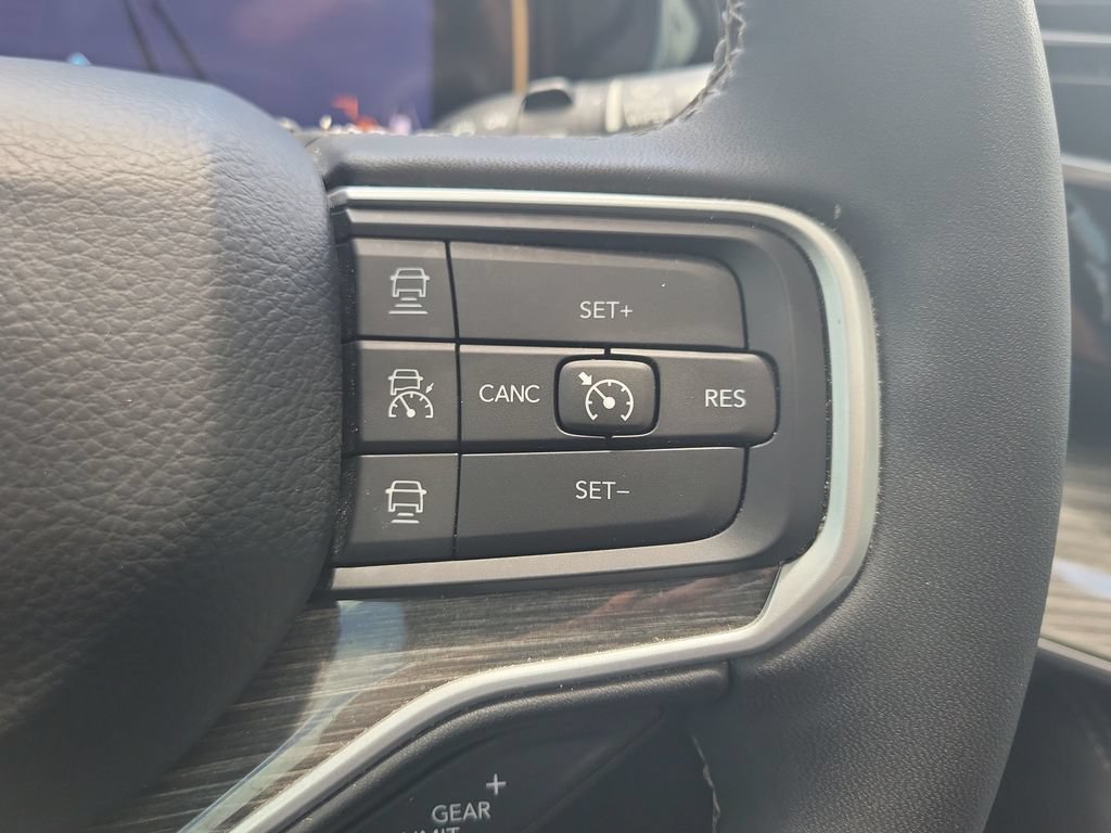 Used 2022 Jeep Wagoneer Series III w/ Premium Group I AWD/4WD image 18