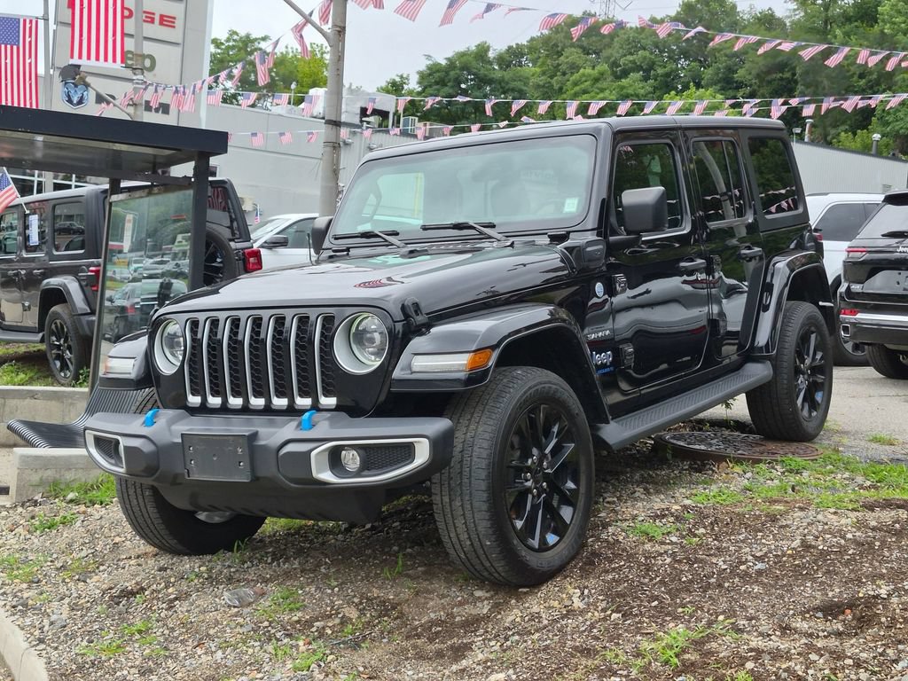 Used 2023 Jeep Wrangler Unlimited Sahara w/ Cold Weather Group AWD/4WD image 1