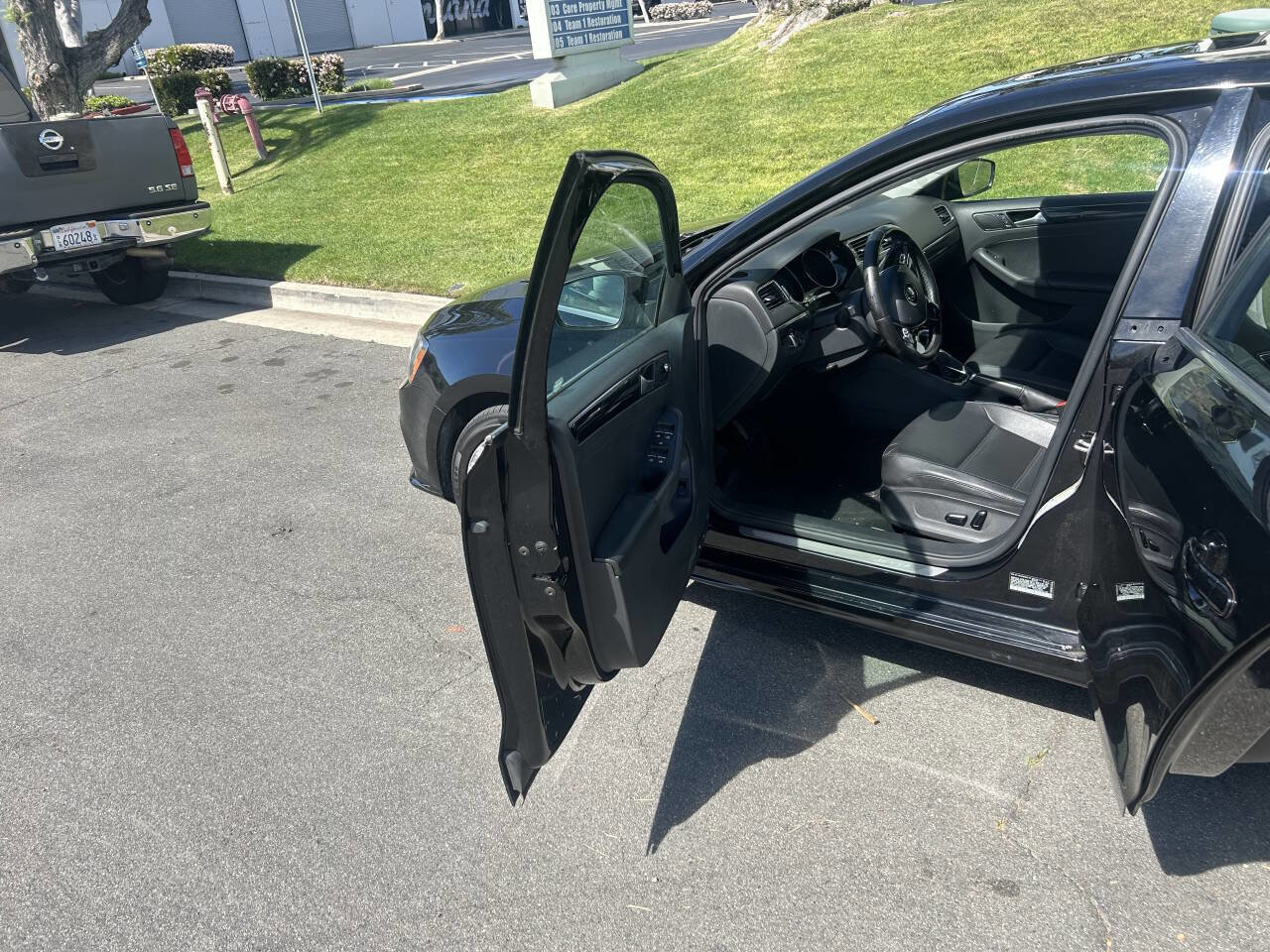 Used 2017 Volkswagen Jetta SEL FWD image 6