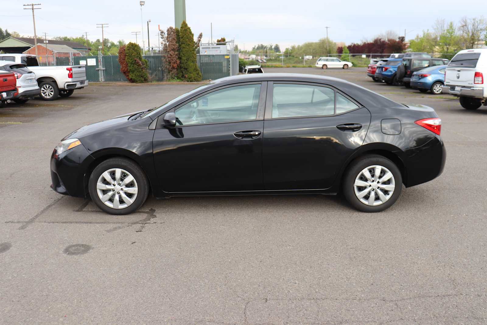Used 2014 Toyota Corolla LE FWD image 8