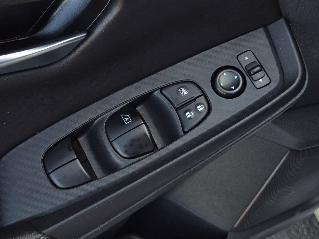 Used 2025 Nissan Sentra SV FWD image 12