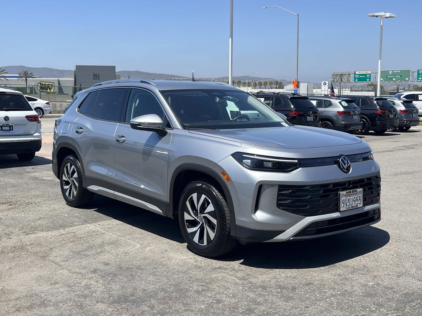 Certified 2025 Volkswagen Tiguan S FWD image 28